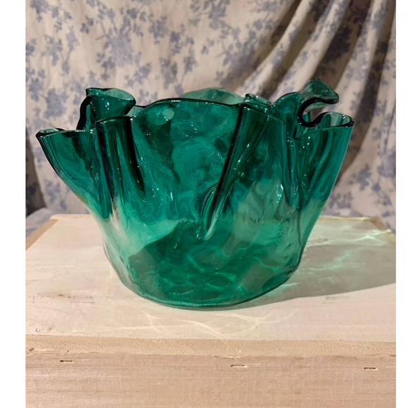 Pellegano Teal Aqua Art Glass Handkerchief Bowl 4.5" tall - Picture 1 of 10